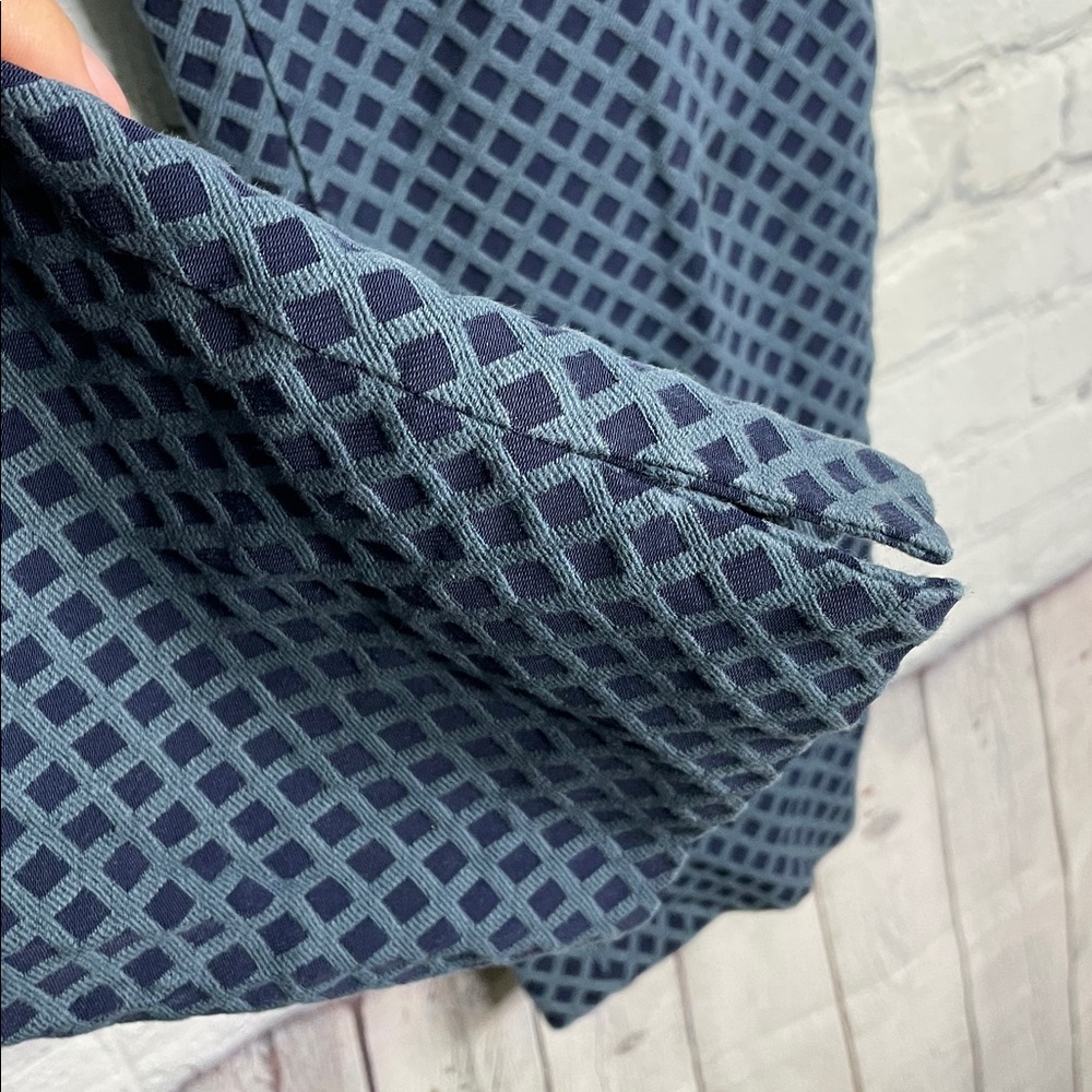 Banana Republic Navy Camden-Fit Diamond Jacquard Textured Ankle Cropped Pants - Picture 3 of 10